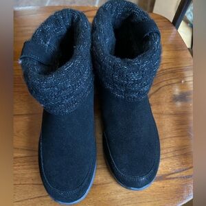 SKECHERS BLACK ANKLE BOOTS